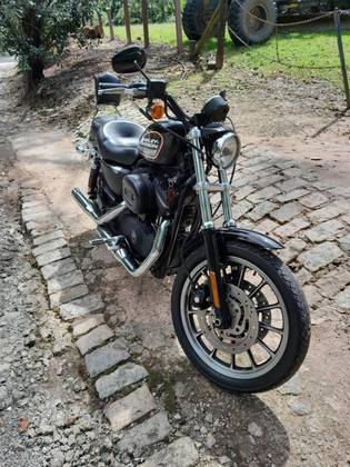 HARLEY-DAVIDSON SPORTSTER XL 883 R 